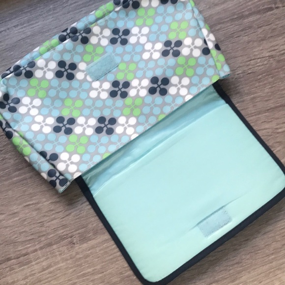 5/$25 JJ Cole Diaper Clutch - Picture 3 of 3